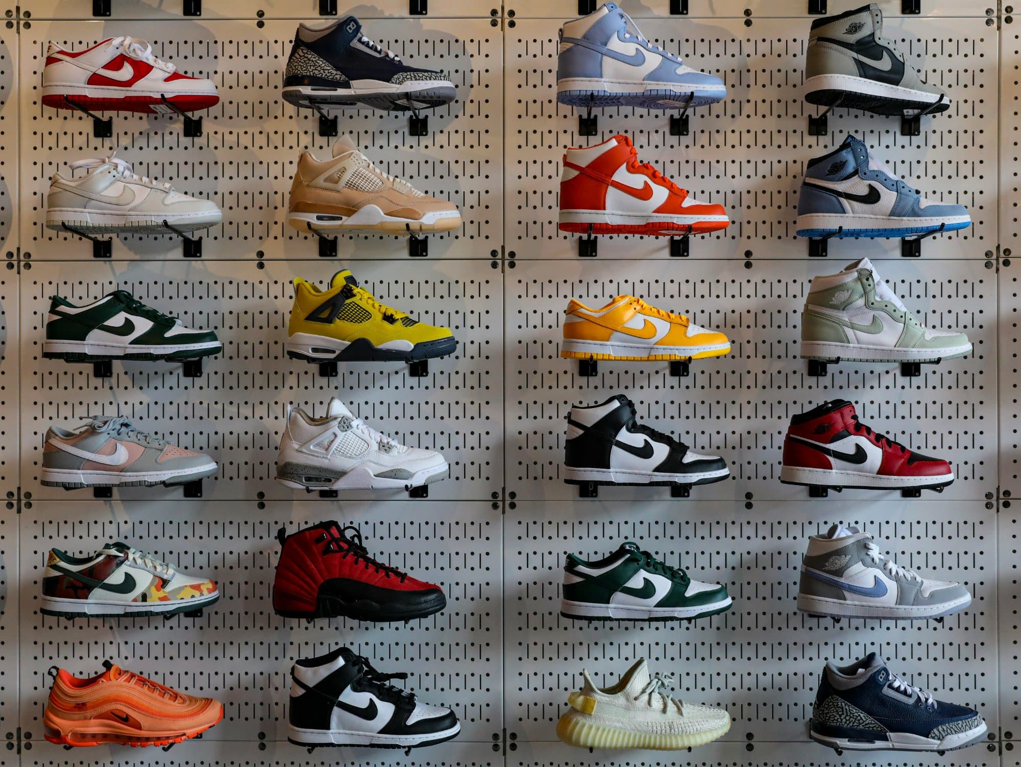 Sneaker wall
